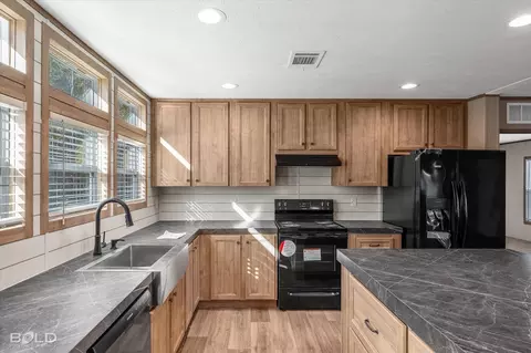 Kitchen - 10565 Highway 3, Plain Dealing, LA 71064 photo 5 of 5