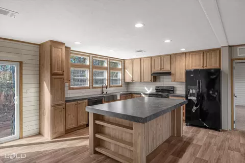 Kitchen - 10565 Highway 3, Plain Dealing, LA 71064 photo 1 of 5