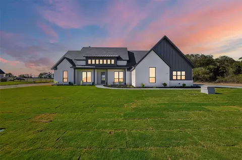 113 Prairie Winds Dr, Poolville, TX 76487
