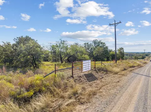 847 Barry Rd, Henrietta, TX 76458