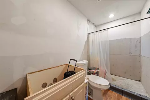 Bath - 3524 Live Oak Ave, Waco, TX 76708 photo 3 of 3