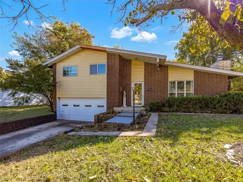 507 Galia St, Bowie, TX 76230