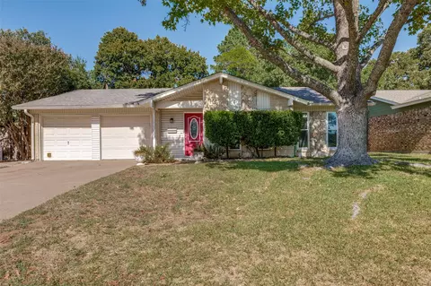 2114 Valley Ln, Arlington, TX 76013