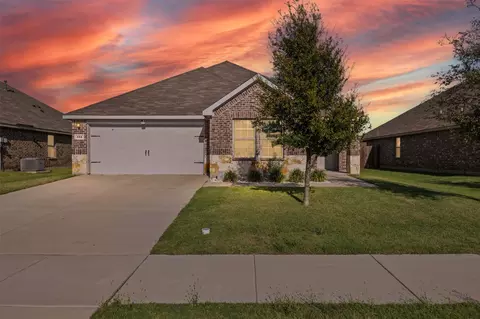 414 War Emblem Ln, Waxahachie, TX 75165