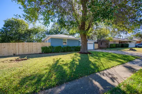 422 Allen Ave, Duncanville, TX 75137
