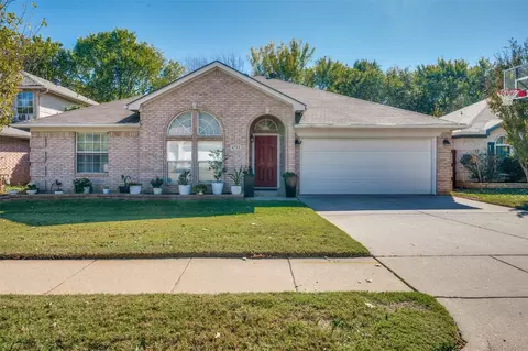 6733 Big Springs Dr, Arlington, TX 76001