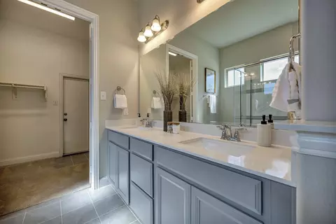 Bath - 319 Park Dr, Euless, TX 76040 photo 2 of 4