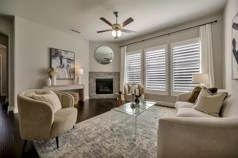 Living - 319 Park Dr, Euless, TX 76040 photo 2 of 4