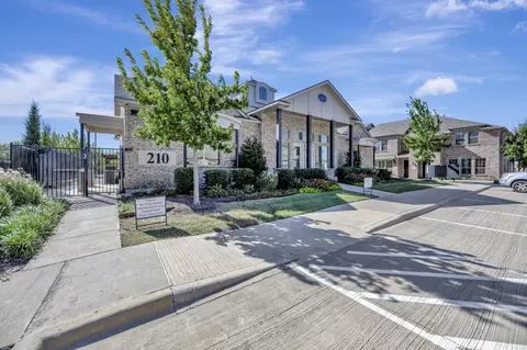 Exterior - 319 Park Dr, Euless, TX 76040 photo 6 of 7