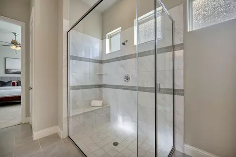 Bath - 319 Park Dr, Euless, TX 76040 photo 3 of 4