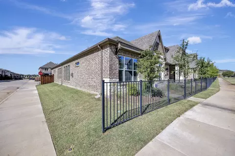 Exterior - 319 Park Dr, Euless, TX 76040 photo 2 of 7
