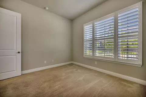 Bedroom - 319 Park Dr, Euless, TX 76040 photo 3 of 4