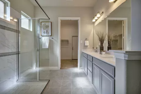 Bath - 319 Park Dr, Euless, TX 76040 photo 1 of 4