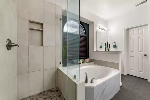 Bath - 12205 Durango Root Dr, Fort Worth, TX 76244 photo 4 of 6