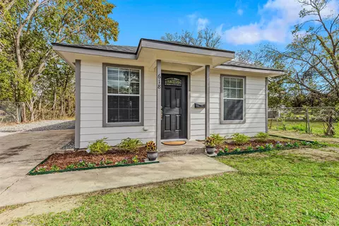 618 Pine St, Bonham, TX 75418