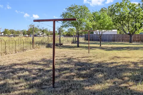 202 Poco St, Bangs, TX 76823 photo 33
