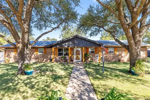 202 Poco St, Bangs, TX 76823