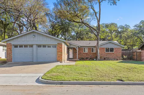 803 Clebud Dr, Euless, TX 76040