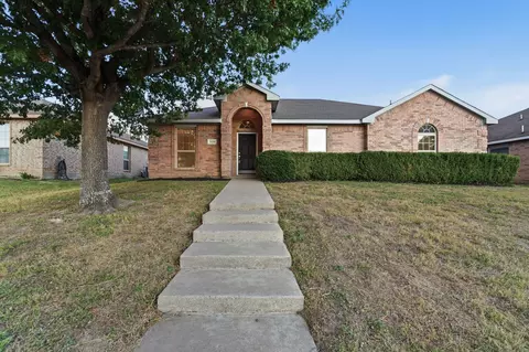 2120 Stonewood Dr, Lancaster, TX 75134