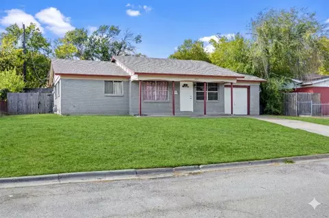 4812 Marshall St, Forest Hill, TX 76119