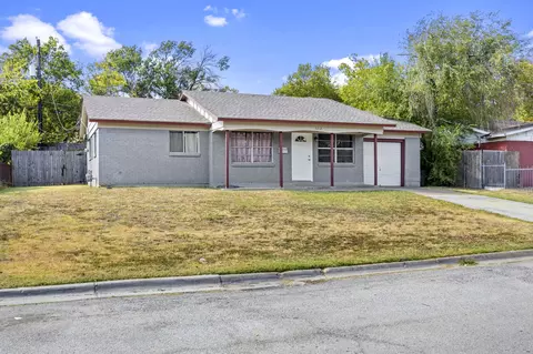 4812 Marshall St, Forest Hill, TX 76119