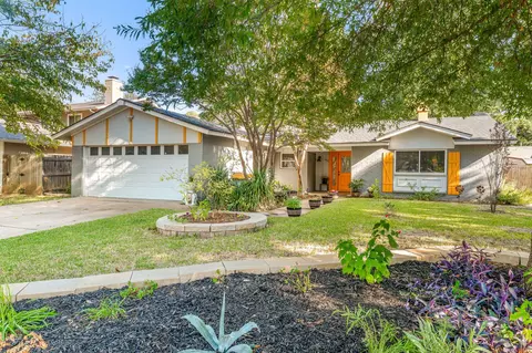 2800 Hollywood Dr, Arlington, TX 76013