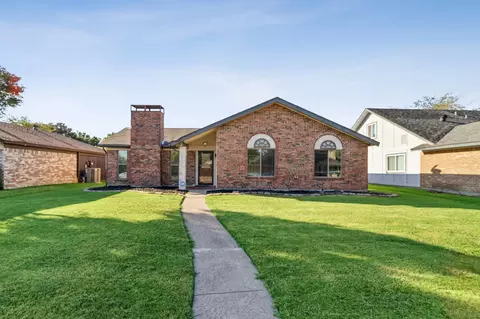 2926 Chariot Ln, Garland, TX 75044