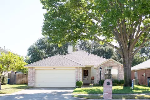 2115 Meadowview Dr, Corinth, TX 76210