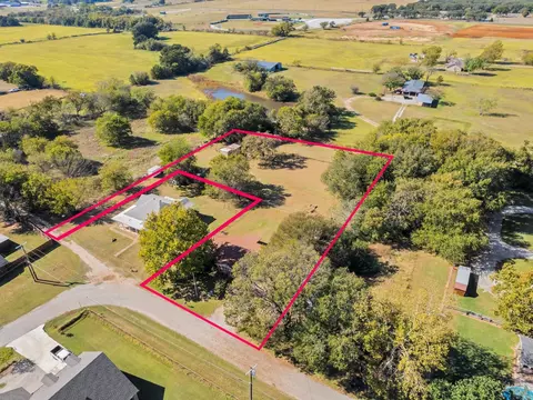 104 N Mimosa St, Paradise, TX 76073