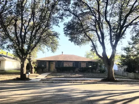 833 Oakland St, Grand Prairie, TX 75052