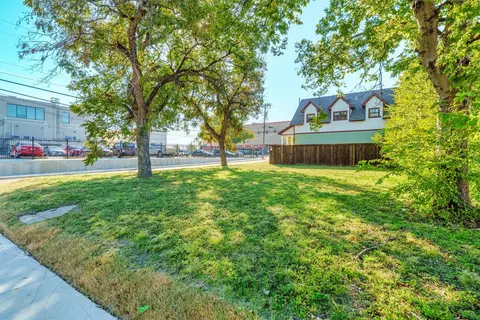 801 W Morphy St, Fort Worth, TX 76104