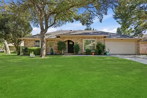 405 Bremen Dr, Hurst, TX 76054