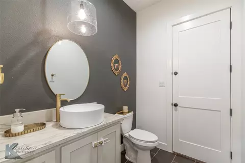 Bath - 202 Spring Gap Ave, Abilene, TX 79606 photo 7 of 7