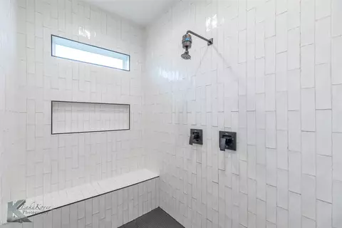 Bath - 202 Spring Gap Ave, Abilene, TX 79606 photo 4 of 7