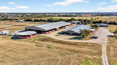 8950 Arvin Hill Rd, Aubrey, TX 76227