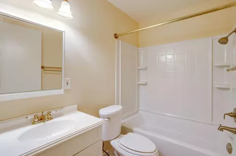 Bath - 856 Broadway Ave, Euless, TX 76040 photo 2 of 2