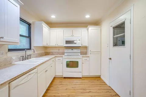 Kitchen - 856 Broadway Ave, Euless, TX 76040 photo 2 of 4