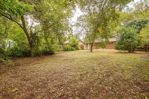 Exterior - 856 Broadway Ave, Euless, TX 76040 photo 5 of 9