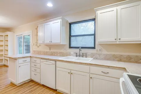 Kitchen - 856 Broadway Ave, Euless, TX 76040 photo 4 of 4