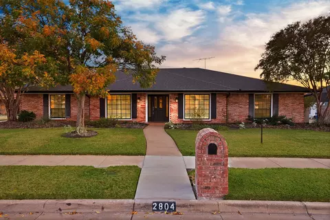 2804 Wood Wind Dr, Pantego, TX 76013