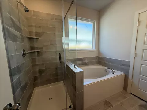 Bath - 11328 Celestial Ct, Lorena, TX 76655 photo 3 of 3