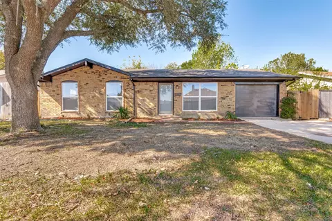 823 Ross Ln, Seagoville, TX 75159