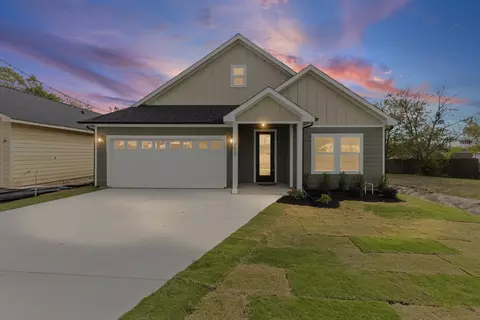 4613 Lee St, Greenville, TX 75401