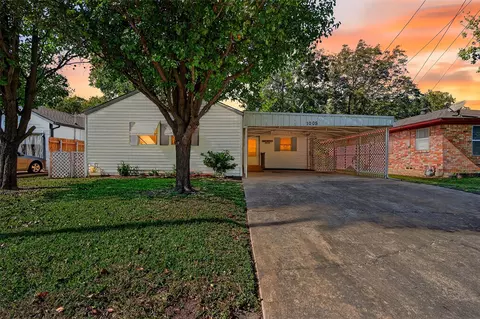 1005 S Clements St, Gainesville, TX 76240