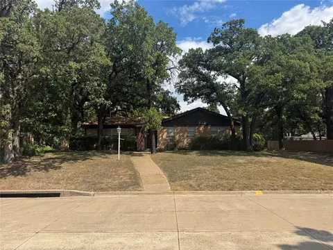 508 Oak Park Dr, Hurst, TX 76053