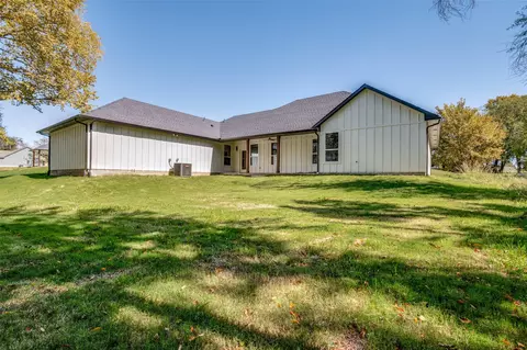 Exterior - 208 Splitrail Dr, Tool, TX 75143 photo 4 of 5