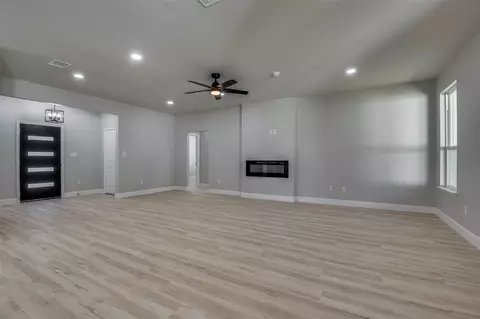 Living - 208 Splitrail Dr, Tool, TX 75143 photo 1 of 7