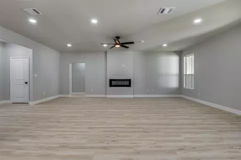 Living - 208 Splitrail Dr, Tool, TX 75143 photo 3 of 7