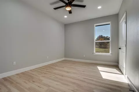 Bedroom - 208 Splitrail Dr, Tool, TX 75143 photo 3 of 4