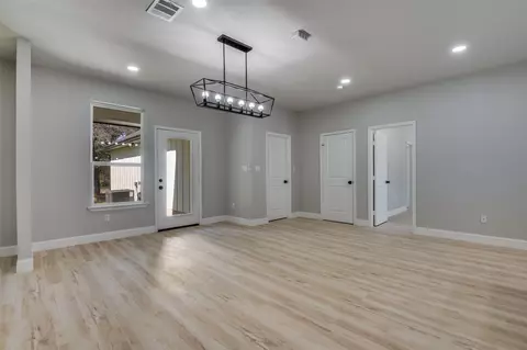Living - 208 Splitrail Dr, Tool, TX 75143 photo 5 of 7